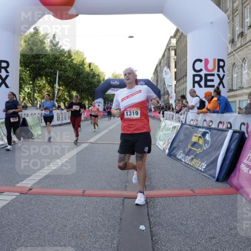 06.09.2026 - CURREX Alsterlauf Yannick Fuchs http://msf.ph/oto/10229904 06.09.2026 11:50:35 Ziel 1030, 1033, 1036, 1055, 1084, 1174, 1189, 1203, 1319, 1344, 8136, 8247 meine-sportfotos.de