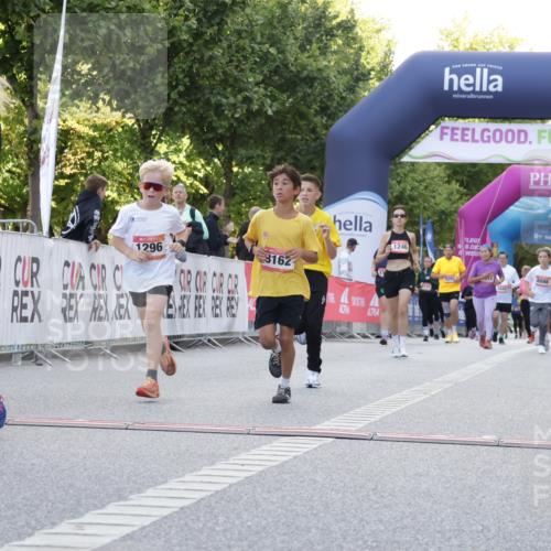 06.09.2026 - CURREX Alsterlauf Yannick Fuchs http://msf.ph/oto/10229942 06.09.2026 11:51:03 Ziel 1235, 1241, 1296, 1302, 8162, 8346 meine-sportfotos.de