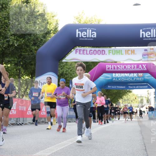 06.09.2026 - CURREX Alsterlauf Yannick Fuchs http://msf.ph/oto/10229951 06.09.2026 11:51:08 Ziel 1182, 1235, 1241, 1246, 1296, 1314, 8098, 8162, 8251, 8285, 8312, 8346 meine-sportfotos.de