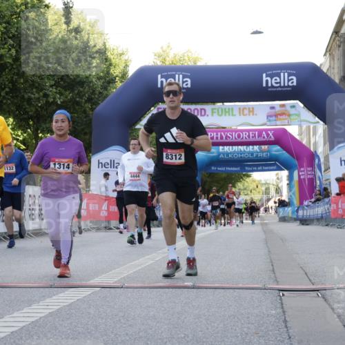 06.09.2026 - CURREX Alsterlauf Yannick Fuchs http://msf.ph/oto/10229959 06.09.2026 11:51:12 Ziel 1079, 1182, 1246, 1314, 4444, 8098, 8251, 8285, 8312, 8346 meine-sportfotos.de