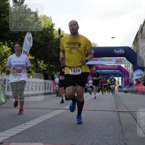 06.09.2026 - CURREX Alsterlauf Yannick Fuchs http://msf.ph/oto/10230005 06.09.2026 11:51:35 Ziel 1029, 1056, 1083, 1102, 1158, 1162, 1226, 1301, 1321, 1343, 1345, 1346, 8172 meine-sportfotos.de