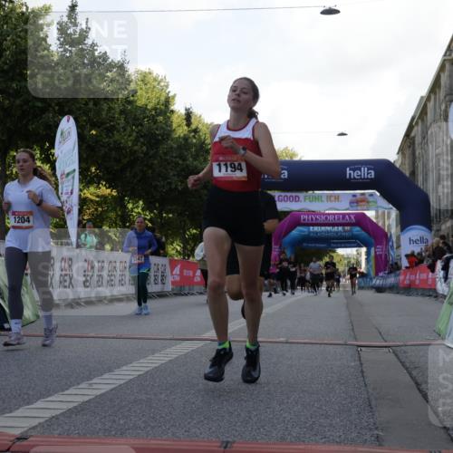06.09.2026 - CURREX Alsterlauf Yannick Fuchs http://msf.ph/oto/10230032 06.09.2026 11:51:45 Ziel 1083, 1089, 1090, 1135, 1194, 1226, 1257, 1315, 1345, 1347, 8159, 8327 meine-sportfotos.de