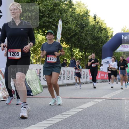 06.09.2026 - CURREX Alsterlauf Yannick Fuchs http://msf.ph/oto/10230088 06.09.2026 11:52:18 Ziel 1009, 1059, 1120, 1186, 1205, 1206, 1210, 1215, 1244, 1266, 1304, 1330 meine-sportfotos.de