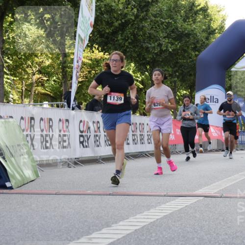 06.09.2026 - CURREX Alsterlauf Yannick Fuchs http://msf.ph/oto/10230103 06.09.2026 11:52:28 Ziel 1009, 1020, 1059, 1075, 1076, 1139, 1186, 1266, 1304, 8202 meine-sportfotos.de