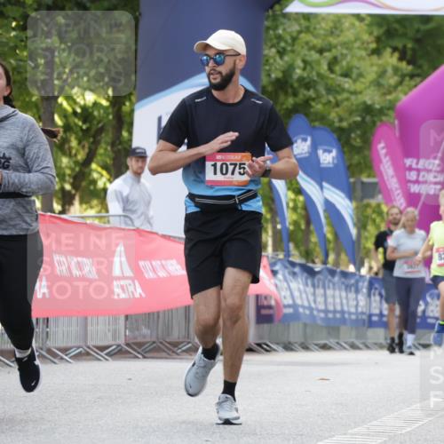 06.09.2026 - CURREX Alsterlauf Yannick Fuchs http://msf.ph/oto/10230105 06.09.2026 11:52:30 Ziel 1009, 1020, 1075, 1076, 1139, 8028, 8202, 8269 meine-sportfotos.de