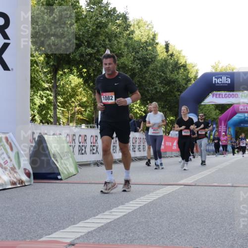 06.09.2026 - CURREX Alsterlauf Yannick Fuchs http://msf.ph/oto/10230142 06.09.2026 11:52:46 Ziel 1077, 1082, 1310, 1340, 3821, 3822, 8137 meine-sportfotos.de