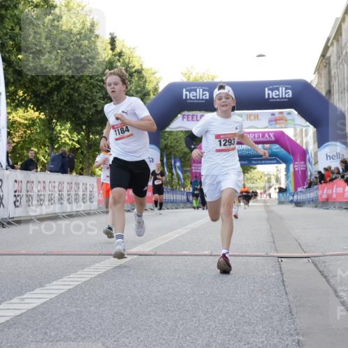 06.09.2026 - CURREX Alsterlauf Yannick Fuchs http://msf.ph/oto/10230172 06.09.2026 11:53:03 Ziel 1001, 1040, 1184, 1283, 1293, 4802, 8155, 8300 meine-sportfotos.de