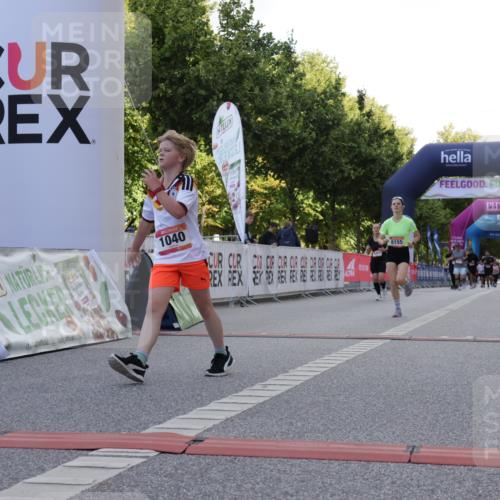 06.09.2026 - CURREX Alsterlauf Yannick Fuchs http://msf.ph/oto/10230182 06.09.2026 11:53:05 Ziel 1001, 1040, 1184, 1202, 1283, 1293, 4802, 8155, 8300 meine-sportfotos.de