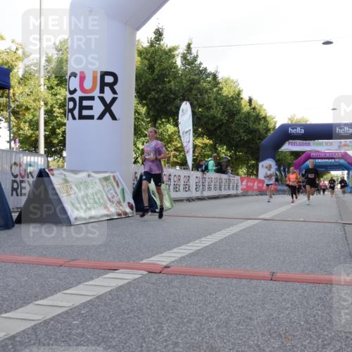 06.09.2026 - CURREX Alsterlauf Yannick Fuchs http://msf.ph/oto/10230286 06.09.2026 11:53:37 Ziel 1066, 1081, 1111, 1250, 1334, 8261 meine-sportfotos.de