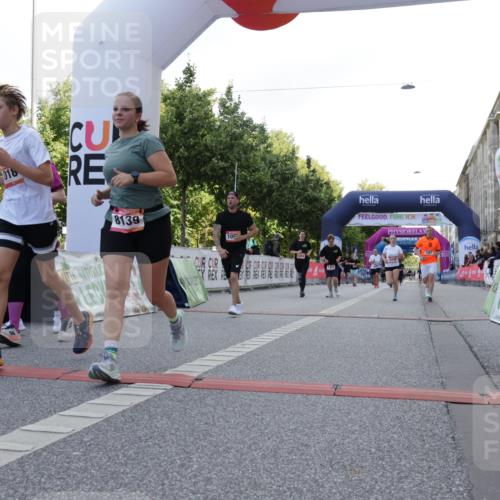 06.09.2026 - CURREX Alsterlauf Yannick Fuchs http://msf.ph/oto/10230352 06.09.2026 11:54:02 Ziel 1006, 1018, 1098, 1150, 1223, 1249, 1267, 1291, 1298, 1305, 1309, 8139, 8245 meine-sportfotos.de