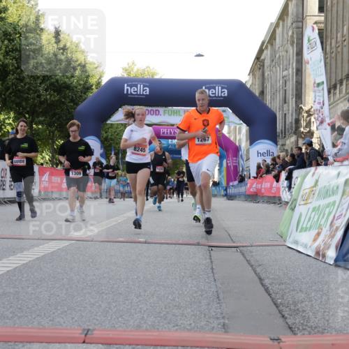 06.09.2026 - CURREX Alsterlauf Yannick Fuchs http://msf.ph/oto/10230353 06.09.2026 11:54:04 Ziel 1006, 1018, 1098, 1150, 1232, 1249, 1267, 1291, 1309, 8139, 8245 meine-sportfotos.de