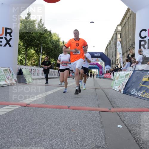 06.09.2026 - CURREX Alsterlauf Yannick Fuchs http://msf.ph/oto/10230360 06.09.2026 11:54:05 Ziel 1006, 1018, 1063, 1098, 1150, 1232, 1249, 1267, 1291, 1309, 8139, 8245 meine-sportfotos.de