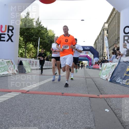 06.09.2026 - CURREX Alsterlauf Yannick Fuchs http://msf.ph/oto/10230361 06.09.2026 11:54:06 Ziel 1018, 1063, 1098, 1150, 1232, 1249, 1267, 1291, 1309, 8139, 8245 meine-sportfotos.de