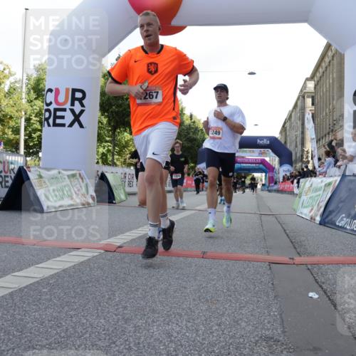 06.09.2026 - CURREX Alsterlauf Yannick Fuchs http://msf.ph/oto/10230365 06.09.2026 11:54:06 Ziel 1018, 1063, 1098, 1150, 1232, 1249, 1267, 1291, 1309, 8139, 8245 meine-sportfotos.de