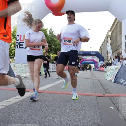 06.09.2026 - CURREX Alsterlauf Yannick Fuchs http://msf.ph/oto/10230367 06.09.2026 11:54:07 Ziel 1018, 1063, 1098, 1150, 1232, 1249, 1267, 1291, 1309, 8139, 8245 meine-sportfotos.de