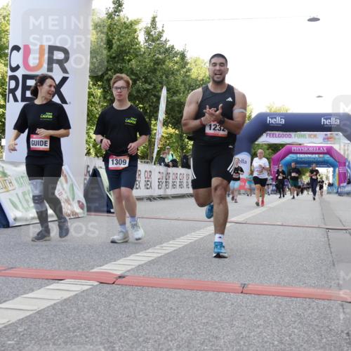 06.09.2026 - CURREX Alsterlauf Yannick Fuchs http://msf.ph/oto/10230373 06.09.2026 11:54:08 Ziel 1018, 1063, 1098, 1150, 1209, 1232, 1249, 1267, 1291, 1309, 8139, 8245 meine-sportfotos.de
