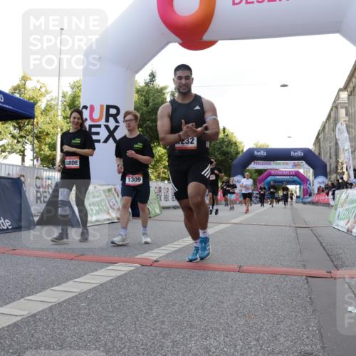 06.09.2026 - CURREX Alsterlauf Yannick Fuchs http://msf.ph/oto/10230376 06.09.2026 11:54:09 Ziel 1063, 1098, 1209, 1232, 1249, 1267, 1308, 1309, 8245 meine-sportfotos.de