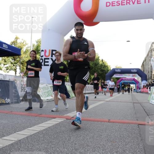 06.09.2026 - CURREX Alsterlauf Yannick Fuchs http://msf.ph/oto/10230377 06.09.2026 11:54:09 Ziel 1063, 1098, 1209, 1232, 1249, 1267, 1308, 1309, 8245 meine-sportfotos.de