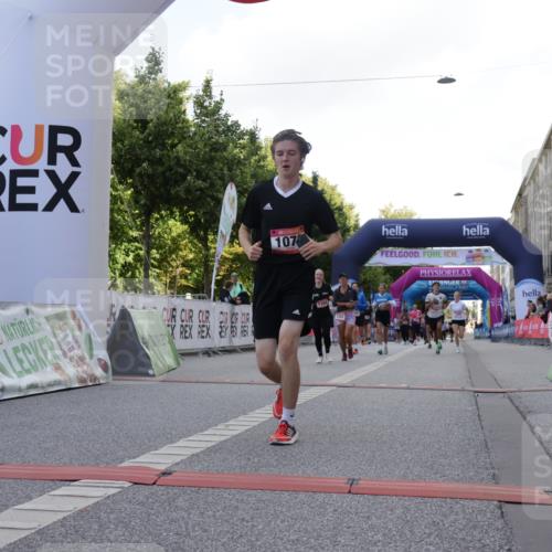06.09.2026 - CURREX Alsterlauf Yannick Fuchs http://msf.ph/oto/10230415 06.09.2026 11:54:23 Ziel 1078, 1086, 1104, 1151, 1166, 1167, 1192, 1322, 1323, 1332, 1339, 8018, 8239, 8240 meine-sportfotos.de