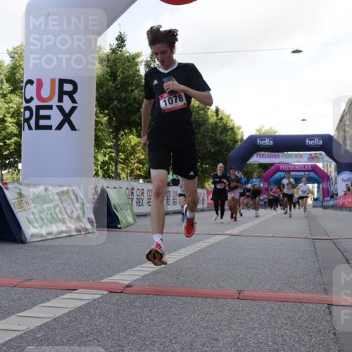 06.09.2026 - CURREX Alsterlauf Yannick Fuchs http://msf.ph/oto/10230417 06.09.2026 11:54:24 Ziel 1078, 1086, 1104, 1151, 1166, 1167, 1322, 1332, 1339, 8239, 8240 meine-sportfotos.de