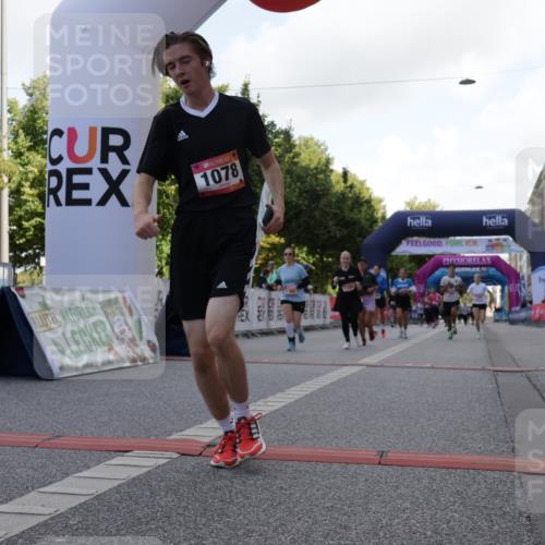 06.09.2026 - CURREX Alsterlauf Yannick Fuchs http://msf.ph/oto/10230419 06.09.2026 11:54:24 Ziel 1078, 1086, 1104, 1151, 1166, 1167, 1322, 1332, 1339, 8239, 8240 meine-sportfotos.de