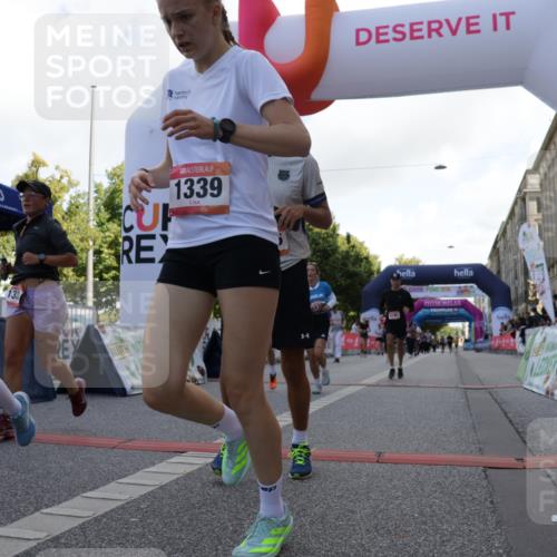 06.09.2026 - CURREX Alsterlauf Yannick Fuchs http://msf.ph/oto/10230434 06.09.2026 11:54:29 Ziel 1078, 1086, 1104, 1151, 1191, 1328, 1332, 1339, 8185, 8239, 8240 meine-sportfotos.de