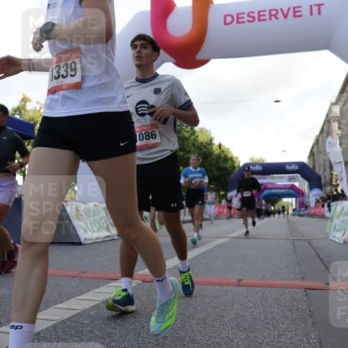 06.09.2026 - CURREX Alsterlauf Yannick Fuchs http://msf.ph/oto/10230435 06.09.2026 11:54:29 Ziel 1078, 1086, 1104, 1151, 1191, 1328, 1332, 1339, 8185, 8239, 8240 meine-sportfotos.de