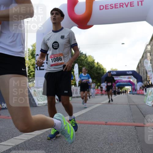 06.09.2026 - CURREX Alsterlauf Yannick Fuchs http://msf.ph/oto/10230436 06.09.2026 11:54:29 Ziel 1078, 1086, 1104, 1151, 1191, 1328, 1332, 1339, 8185, 8239, 8240 meine-sportfotos.de
