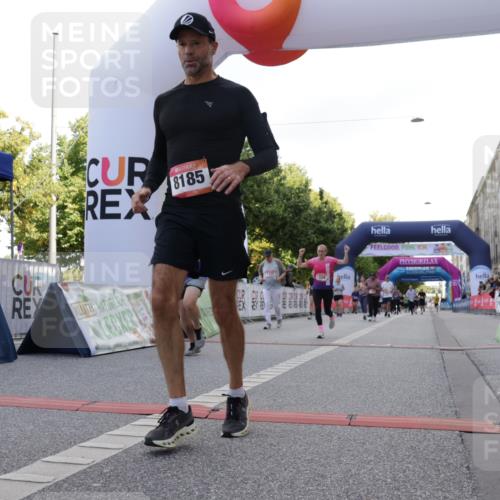 06.09.2026 - CURREX Alsterlauf Yannick Fuchs http://msf.ph/oto/10230448 06.09.2026 11:54:32 Ziel 1086, 1104, 1122, 1151, 1191, 1325, 1328, 1332, 1339, 8185, 8239, 8240 meine-sportfotos.de