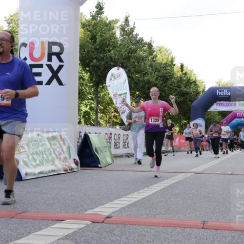 06.09.2026 - CURREX Alsterlauf Yannick Fuchs http://msf.ph/oto/10230450 06.09.2026 11:54:33 Ziel 1086, 1104, 1122, 1151, 1168, 1191, 1325, 1328, 1332, 1339, 8185, 8239, 8240 meine-sportfotos.de