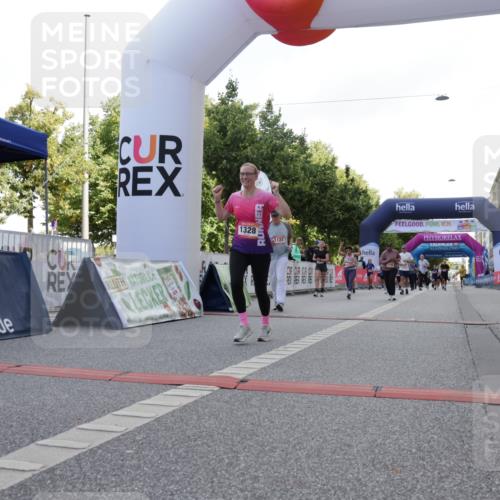 06.09.2026 - CURREX Alsterlauf Yannick Fuchs http://msf.ph/oto/10230455 06.09.2026 11:54:34 Ziel 1086, 1122, 1168, 1191, 1289, 1325, 1328, 1332, 1339, 8185, 8239, 8240 meine-sportfotos.de