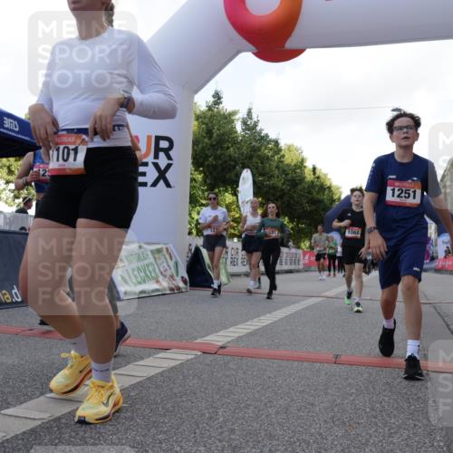06.09.2026 - CURREX Alsterlauf Yannick Fuchs http://msf.ph/oto/10230504 06.09.2026 11:54:46 Ziel 1012, 1017, 1019, 1031, 1060, 1101, 1140, 1145, 1185, 1222, 1231, 1247, 1251, 1260, 1270, 1272, 1275, 1276, 1280, 1289, 1290, 1331 meine-sportfotos.de