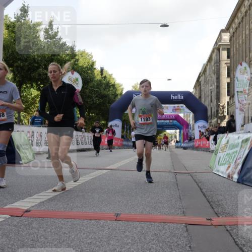 06.09.2026 - CURREX Alsterlauf Yannick Fuchs http://msf.ph/oto/10230592 06.09.2026 11:55:18 Ziel 1071, 1073, 1087, 1141, 1183, 1243, 1273, 1278, 1338, 8344 meine-sportfotos.de