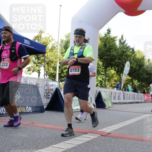 06.09.2026 - CURREX Alsterlauf Yannick Fuchs http://msf.ph/oto/10230615 06.09.2026 11:55:28 Ziel 1030, 1033, 1071, 1233, 1337, 8136 meine-sportfotos.de