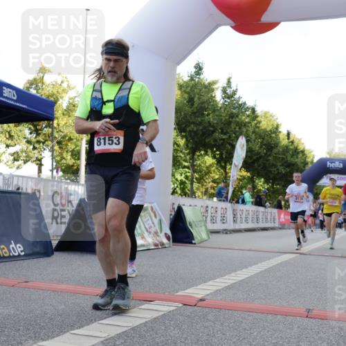 06.09.2026 - CURREX Alsterlauf Yannick Fuchs http://msf.ph/oto/10230616 06.09.2026 11:55:28 Ziel 1030, 1033, 1071, 1233, 1337, 8136 meine-sportfotos.de
