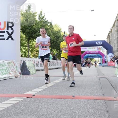 06.09.2026 - CURREX Alsterlauf Yannick Fuchs http://msf.ph/oto/10230618 06.09.2026 11:55:29 Ziel 1030, 1033, 1071, 1233, 1337, 8136 meine-sportfotos.de