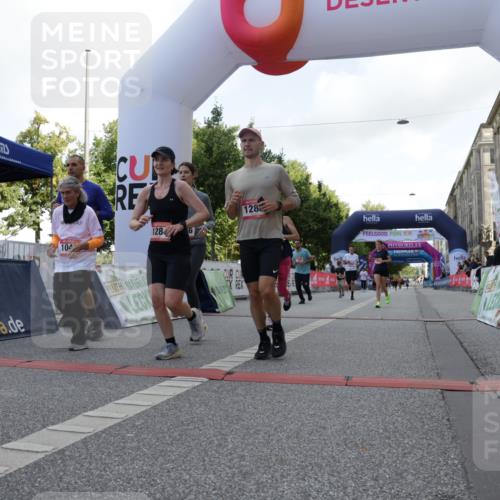 06.09.2026 - CURREX Alsterlauf Yannick Fuchs http://msf.ph/oto/10230646 06.09.2026 11:55:42 Ziel 1004, 1005, 1046, 1155, 1156, 1203, 1234, 1265, 1284, 1285, 1286, 1288, 1326 meine-sportfotos.de