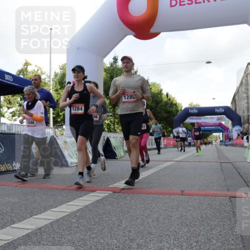06.09.2026 - CURREX Alsterlauf Yannick Fuchs http://msf.ph/oto/10230647 06.09.2026 11:55:42 Ziel 1004, 1005, 1046, 1155, 1156, 1203, 1234, 1265, 1284, 1285, 1286, 1288, 1326 meine-sportfotos.de
