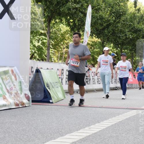 06.09.2026 - CURREX Alsterlauf Yannick Fuchs http://msf.ph/oto/10230685 06.09.2026 11:55:57 Ziel 1072, 1109, 1110, 1149, 1299, 1344, 8042, 8103, 8251, 8346 meine-sportfotos.de
