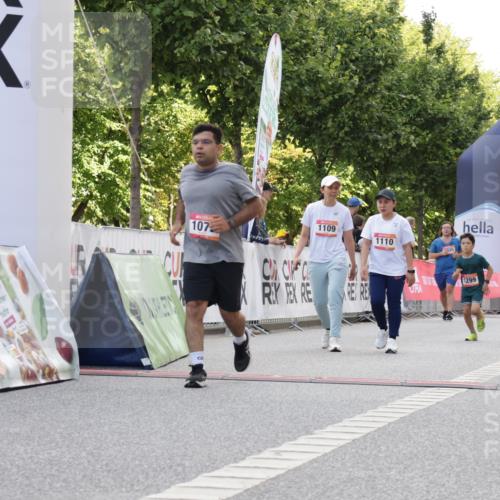 06.09.2026 - CURREX Alsterlauf Yannick Fuchs http://msf.ph/oto/10230686 06.09.2026 11:55:57 Ziel 1072, 1109, 1110, 1149, 1299, 1344, 8042, 8103, 8251, 8346 meine-sportfotos.de