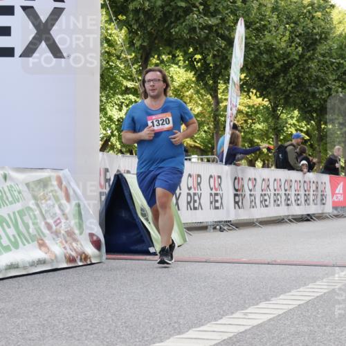 06.09.2026 - CURREX Alsterlauf Yannick Fuchs http://msf.ph/oto/10230707 06.09.2026 11:56:05 Ziel 1109, 1110, 1299, 1320, 1344, 8103, 8312 meine-sportfotos.de