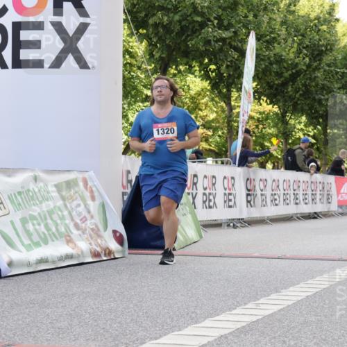 06.09.2026 - CURREX Alsterlauf Yannick Fuchs http://msf.ph/oto/10230708 06.09.2026 11:56:05 Ziel 1109, 1110, 1299, 1320, 1344, 8103, 8312 meine-sportfotos.de