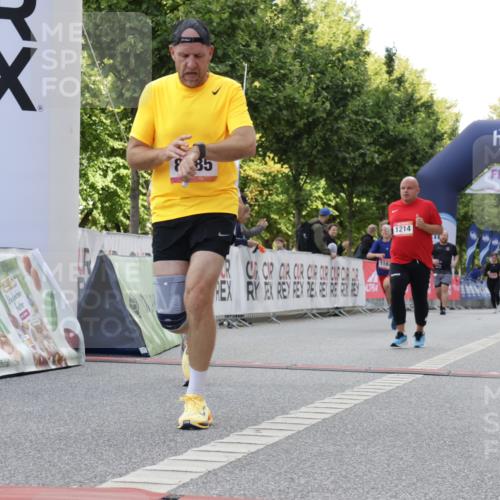 06.09.2026 - CURREX Alsterlauf Yannick Fuchs http://msf.ph/oto/10230728 06.09.2026 11:56:12 Ziel 1131, 1162, 1214, 1320, 8285, 8312 meine-sportfotos.de