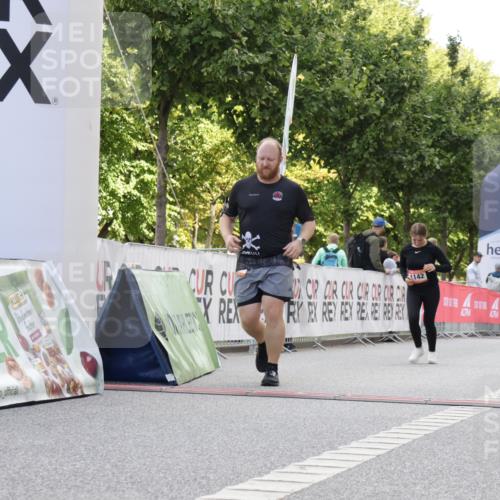 06.09.2026 - CURREX Alsterlauf Yannick Fuchs http://msf.ph/oto/10230750 06.09.2026 11:56:20 Ziel 1032, 1142, 1162, 1214, 8267 meine-sportfotos.de