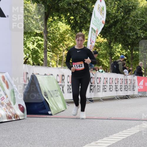 06.09.2026 - CURREX Alsterlauf Yannick Fuchs http://msf.ph/oto/10230754 06.09.2026 11:56:23 Ziel 1032, 1103, 1142, 8267 meine-sportfotos.de