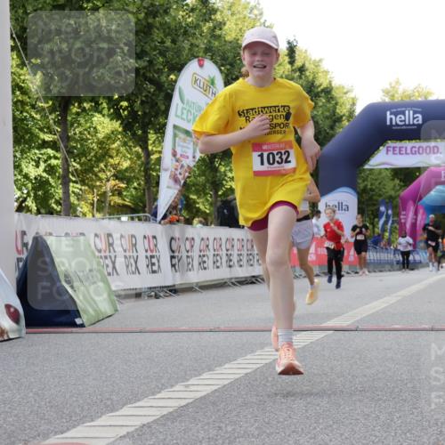 06.09.2026 - CURREX Alsterlauf Yannick Fuchs http://msf.ph/oto/10230762 06.09.2026 11:56:25 Ziel 1032, 1103, 1142, 1211, 8267 meine-sportfotos.de