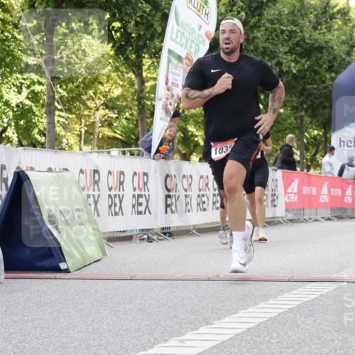06.09.2026 - CURREX Alsterlauf Yannick Fuchs http://msf.ph/oto/10230779 06.09.2026 11:56:33 Ziel 1035, 1103, 1144, 1172, 1211 meine-sportfotos.de