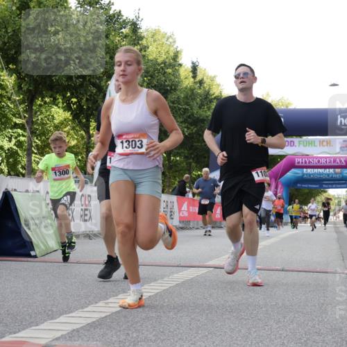06.09.2026 - CURREX Alsterlauf Yannick Fuchs http://msf.ph/oto/10230816 06.09.2026 11:56:50 Ziel 1056, 1102, 1148, 1300, 1303, 1336, 6390, 8098 meine-sportfotos.de
