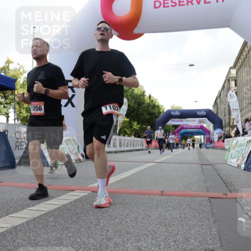 06.09.2026 - CURREX Alsterlauf Yannick Fuchs http://msf.ph/oto/10230822 06.09.2026 11:56:51 Ziel 1056, 1102, 1148, 1171, 1300, 1303, 1336, 6390, 8098 meine-sportfotos.de