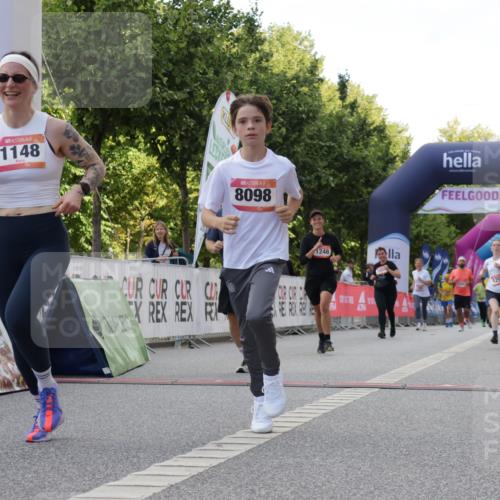 06.09.2026 - CURREX Alsterlauf Yannick Fuchs http://msf.ph/oto/10230832 06.09.2026 11:56:55 Ziel 1056, 1102, 1148, 1171, 1248, 1257, 1300, 1303, 1336, 6390, 8098, 8325 meine-sportfotos.de
